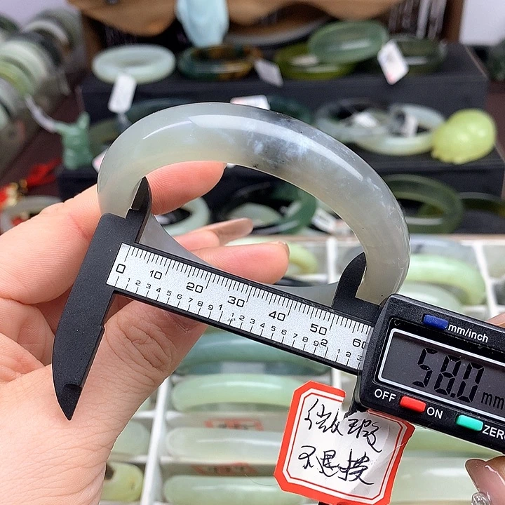 蛇纹石玉手镯未镶嵌506