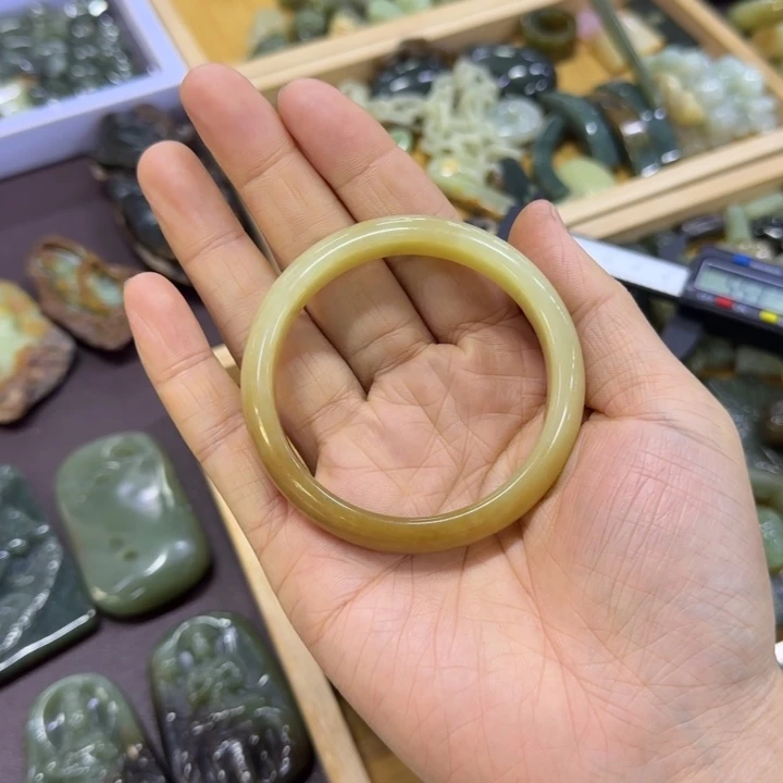岫岩老玉（透闪石质玉）未镶嵌颈饰
