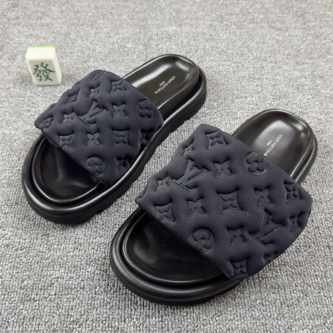 99新 LouisVuitton/路易威登 Pool Pillow套脚露趾拖鞋38码/33288