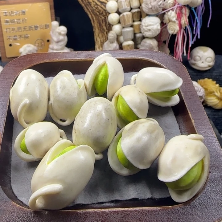 非金属配饰鹿角雕刻开心果