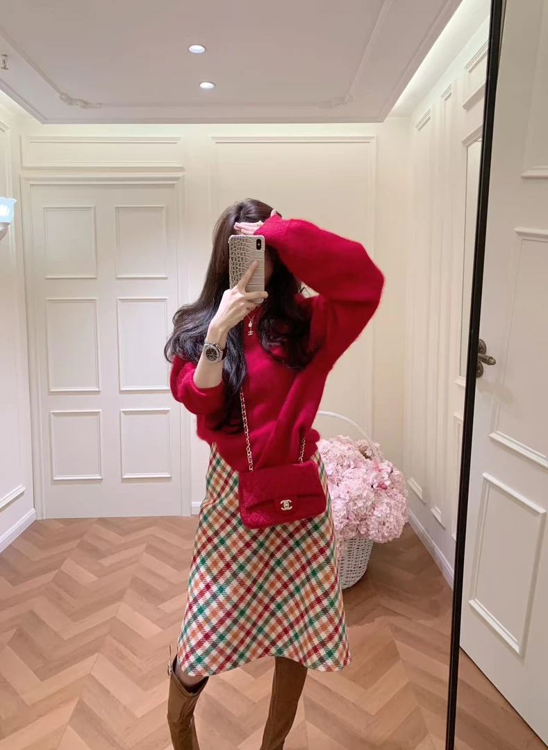 2025秋冬新款韩系慵懒风高级感红色套头针织衫毛衣格纹半裙套装