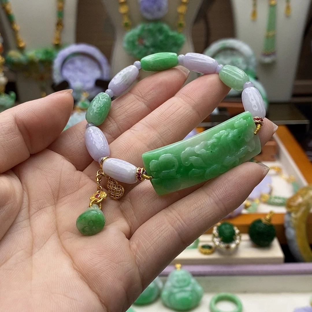 颈饰未镶嵌翡翠天然