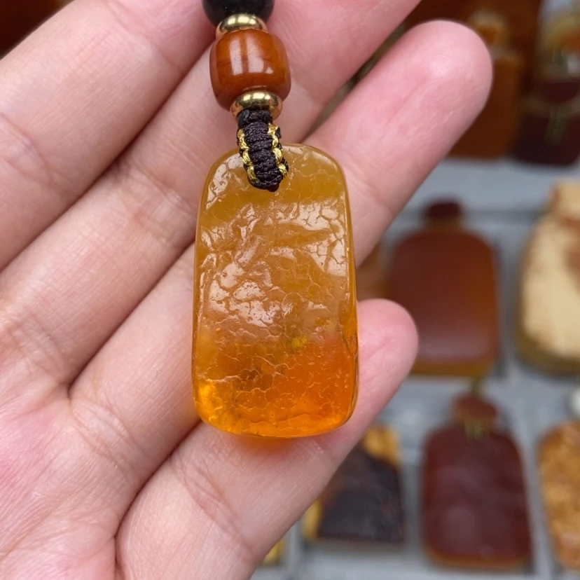 【闪购商品】未镶嵌吊坠(赠链)琥珀