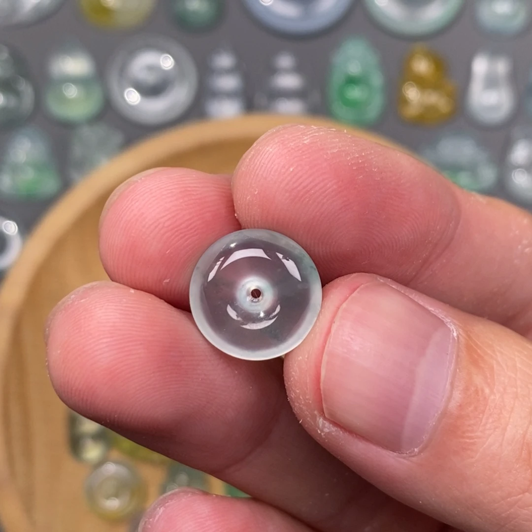 翡翠未镶嵌颈饰平安扣