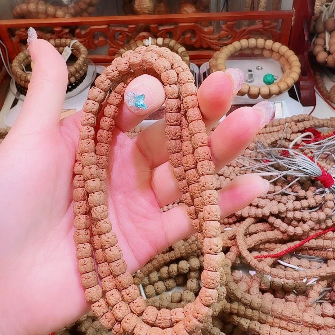 文玩核桃吊坠随**散很漂亮串串