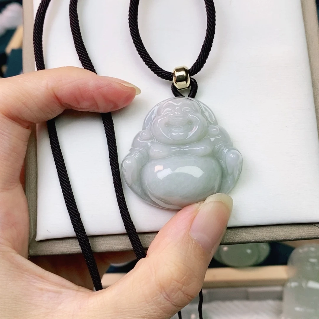 翡翠未镶嵌颈饰佛公