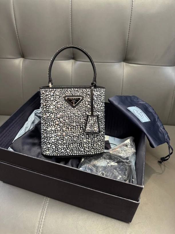 99新 Prada/普拉达 普拉达重工全钻超美水桶包
