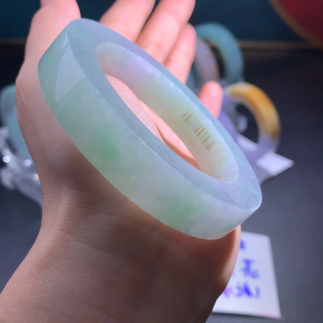 未镶嵌特价冰春彩定制翡翠