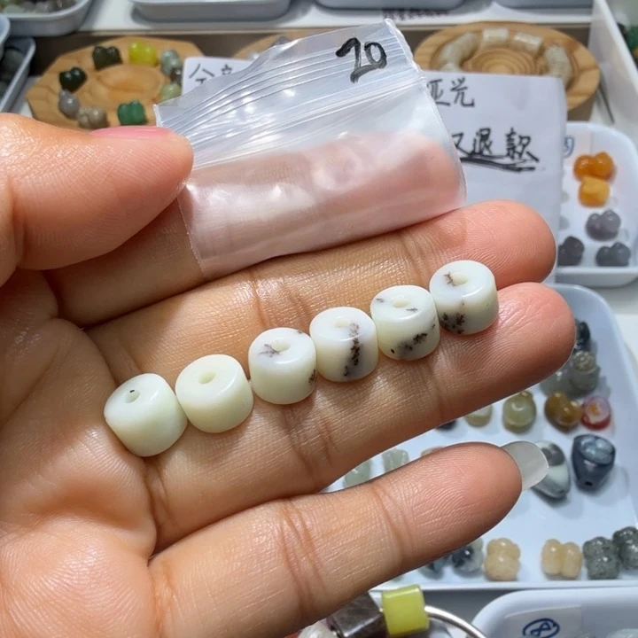和田玉未镶嵌珠宝奇石