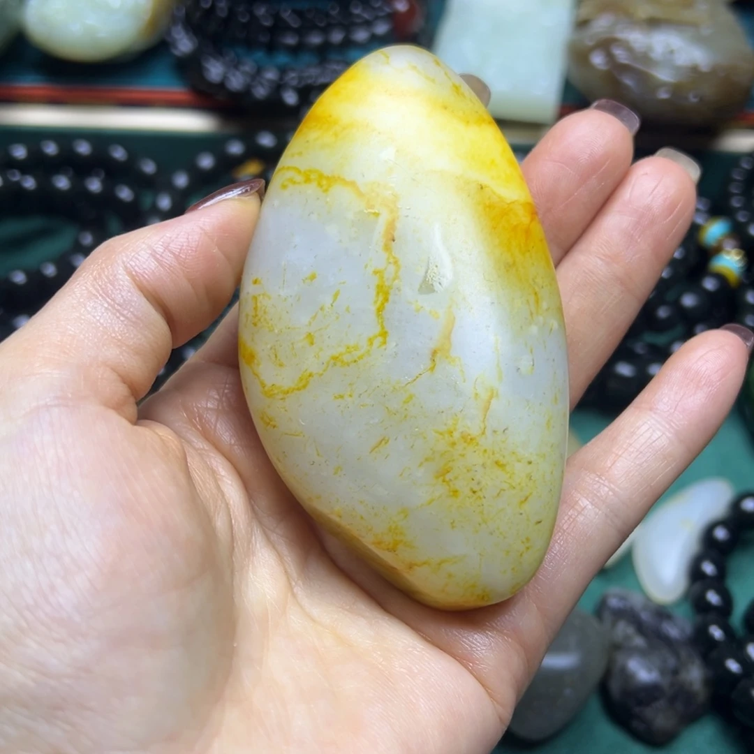 和田玉未镶嵌把件