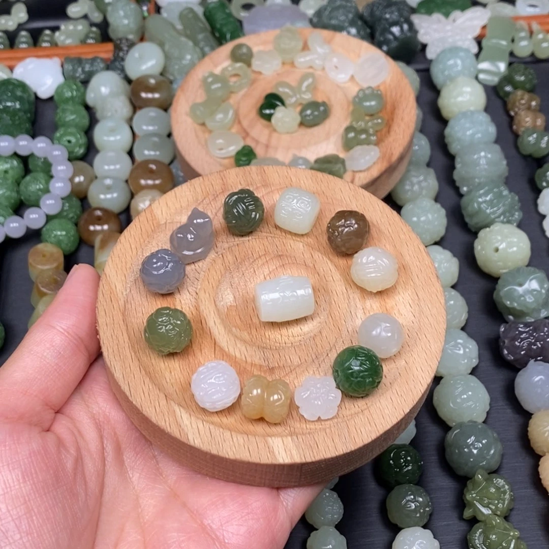 F***雪和田玉未镶嵌颈饰