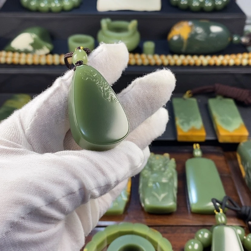 【闪购商品】岫岩老玉（透闪石质玉）颈饰未镶嵌