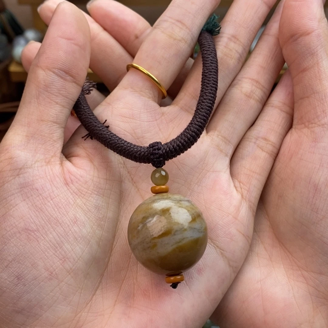 春***漫和田玉（糖玉）未镶嵌颈饰