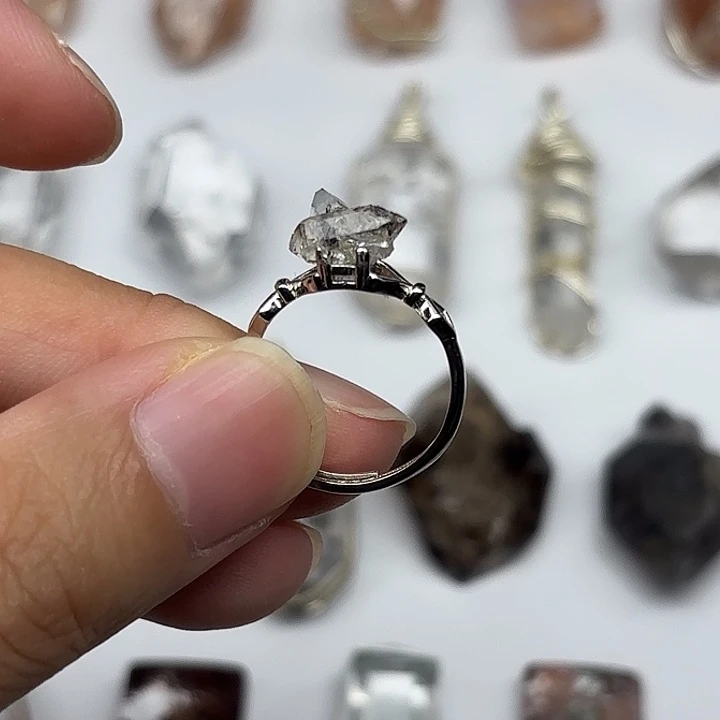 松***）水晶戒指银S925镶嵌闪灵钻戒指