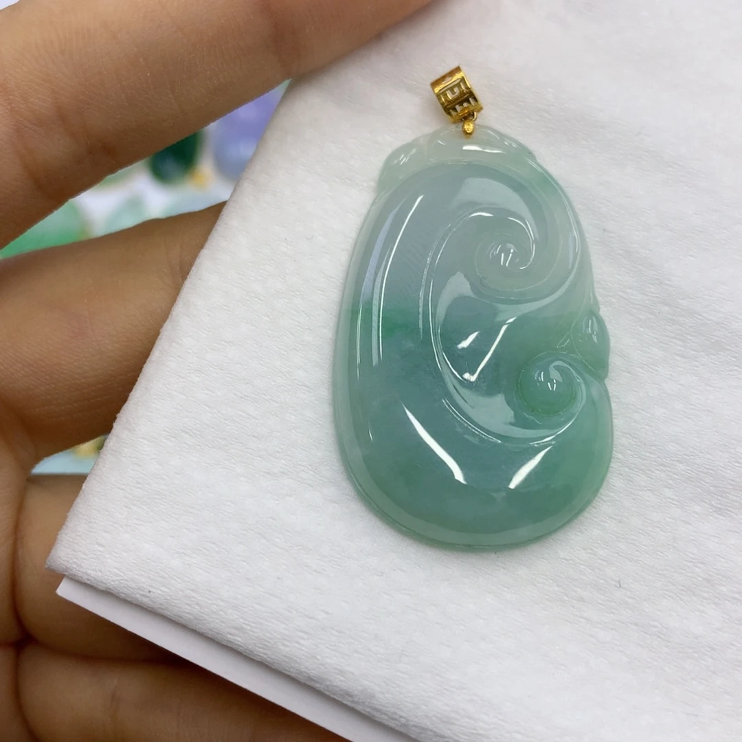 翡翠18K金镶嵌颈饰