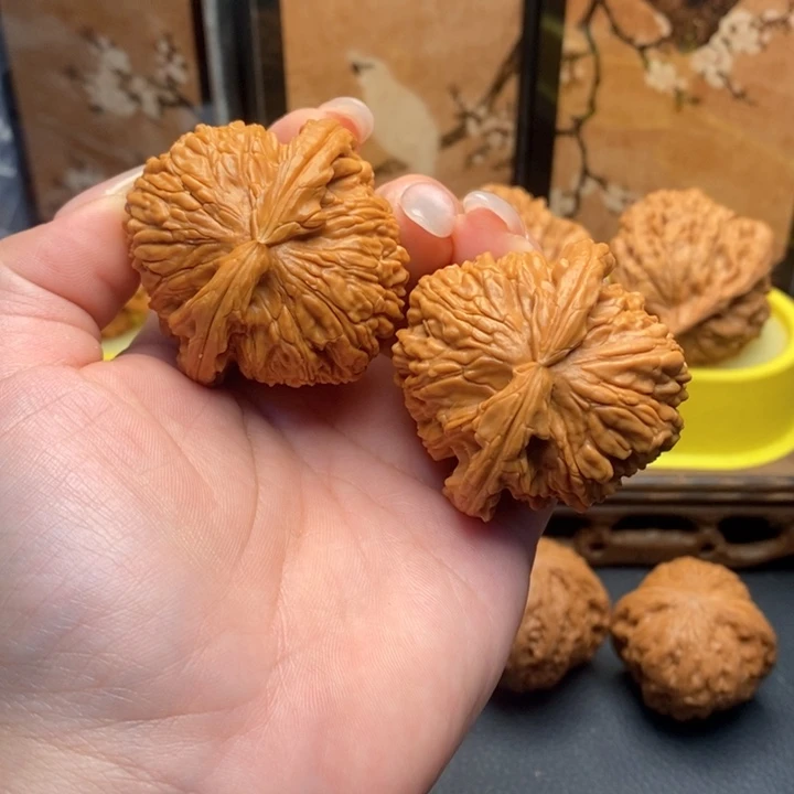 文玩核桃把件585白狮子球白46
