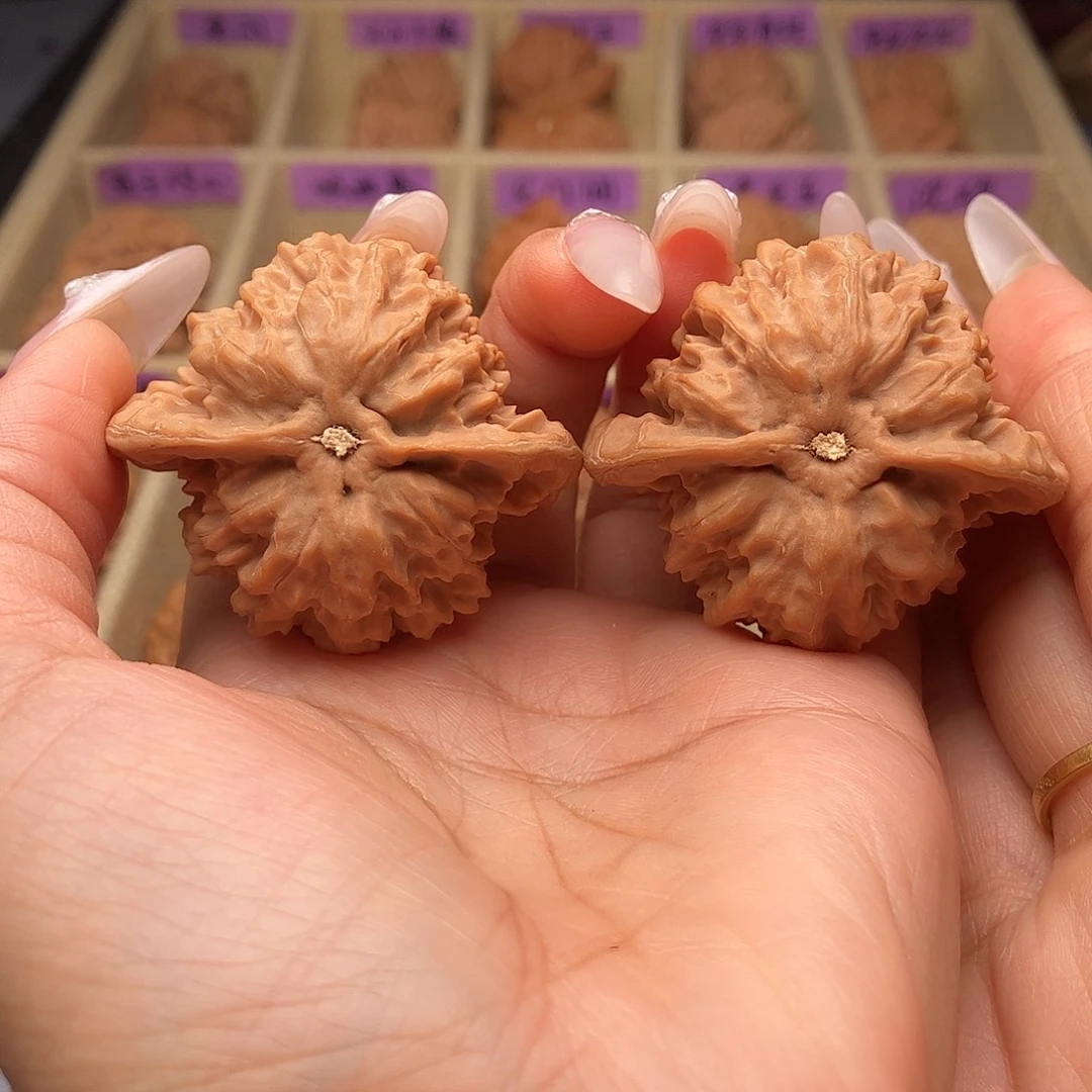 文玩核桃吊坠京八对43