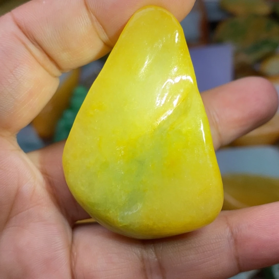 翡翠挂件未镶嵌缅甸的