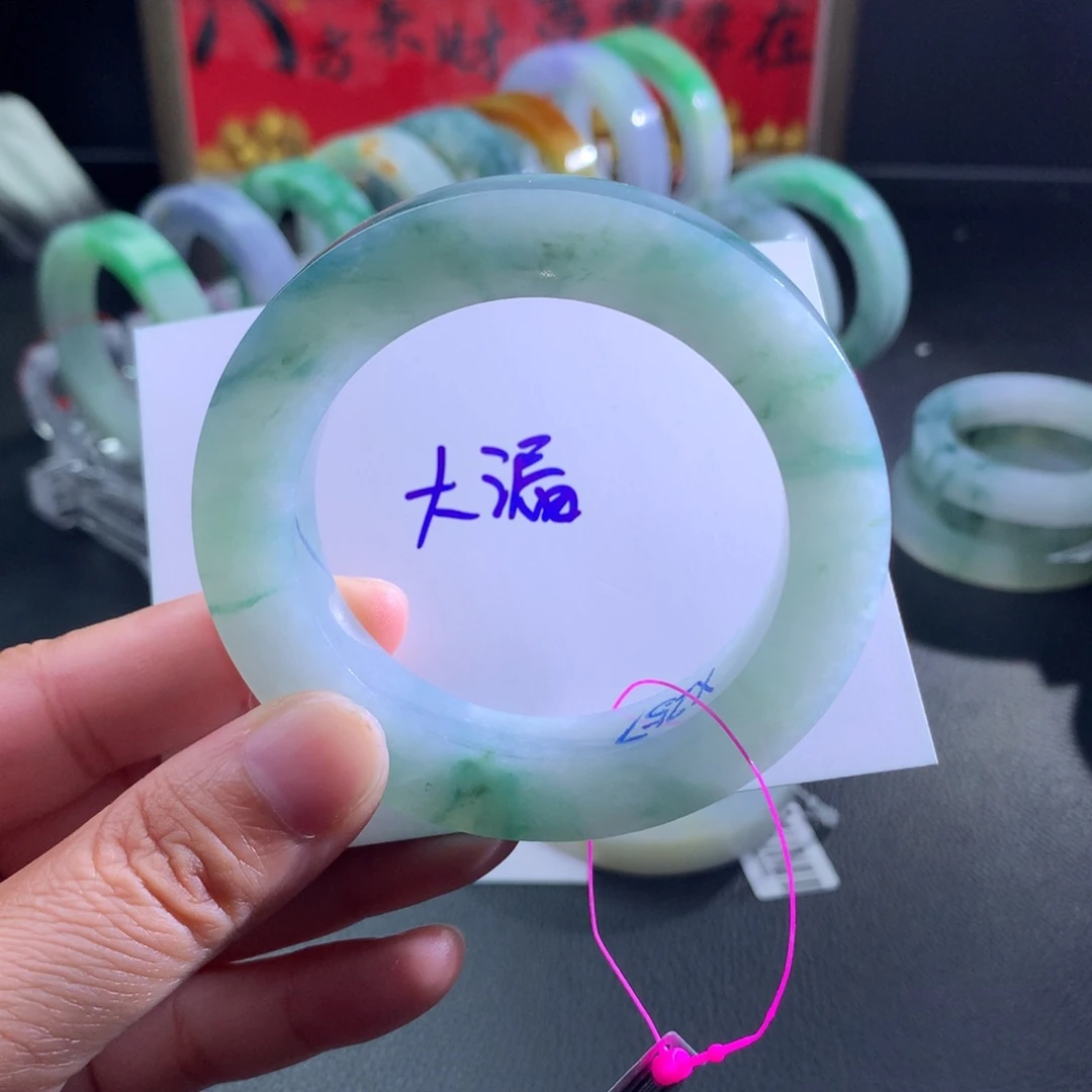 定制翡翠未镶嵌翡翠手镯