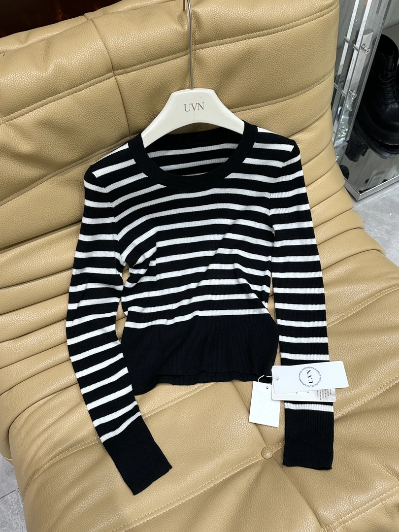 UVN娜娜长袖黑色通勤条纹套头针织衫