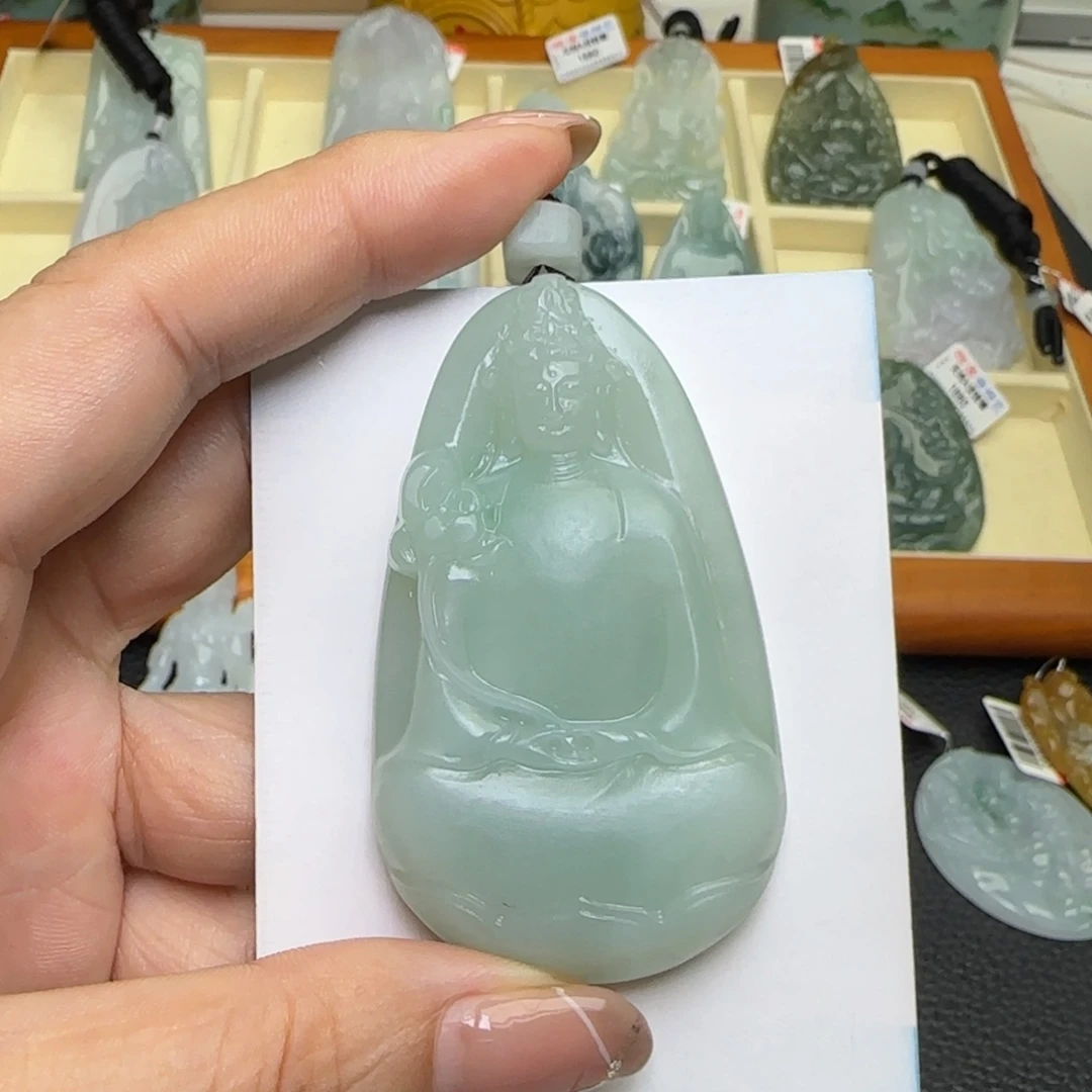 军***梦翡翠未镶嵌颈饰