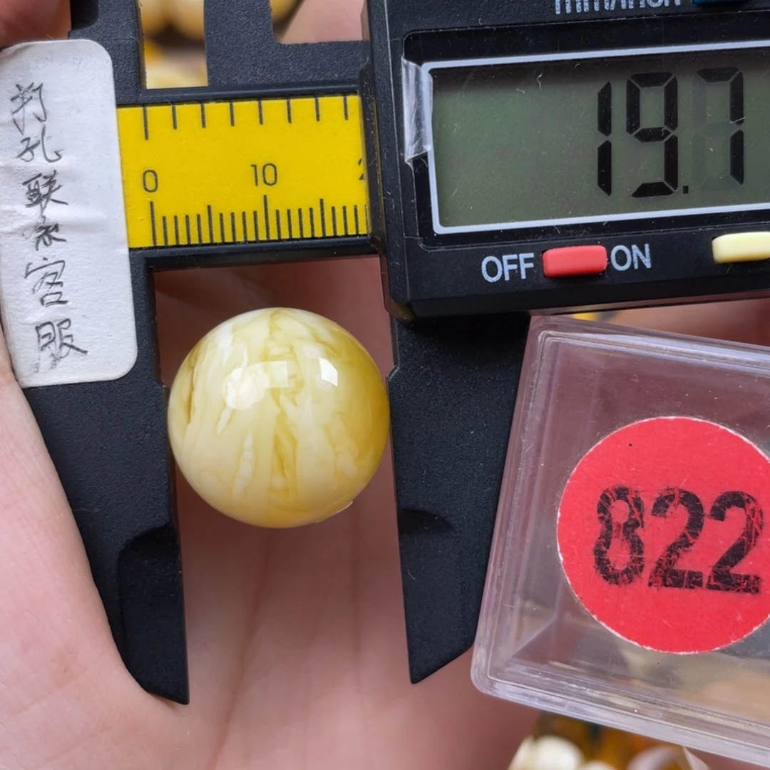 蜜蜡未镶嵌珠宝奇石