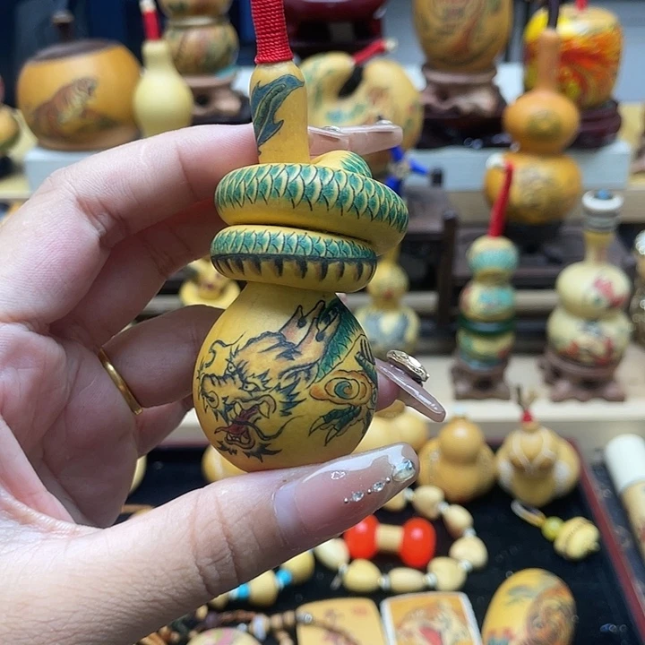 ****彤香榧木葫芦轩高工针刺盘龙