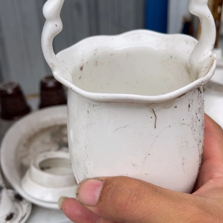 提篮骨瓷花桶一个