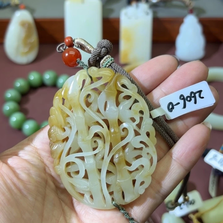 和田玉未镶嵌挂件