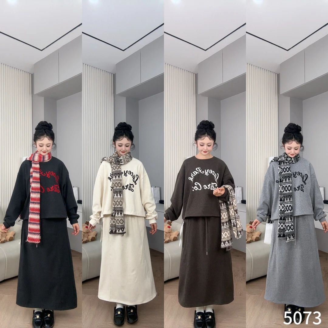 秋冬圆领长袖字母卫衣+A字半身长裙+披肩三件套YF5073