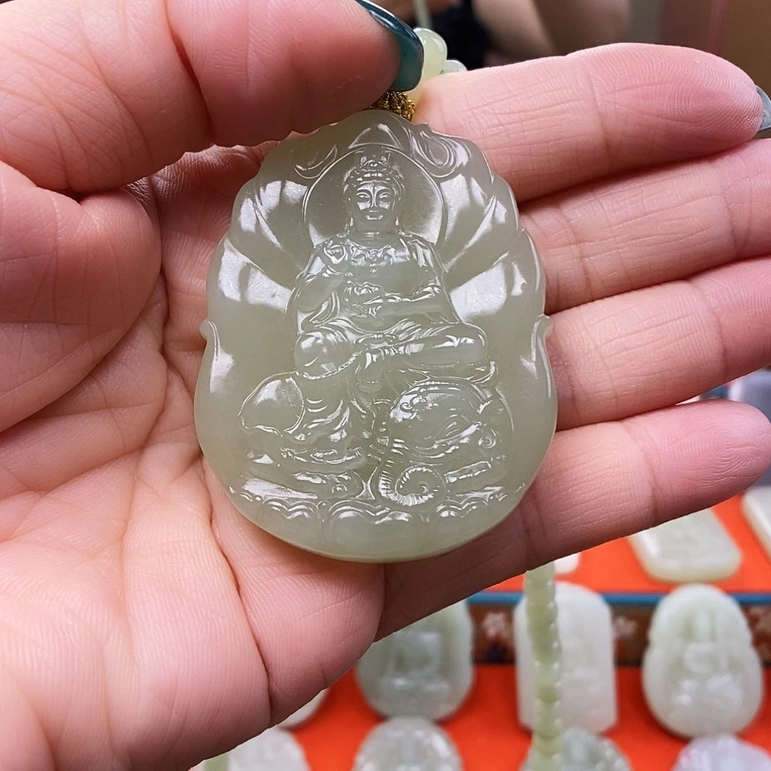 颈饰未镶嵌和田玉听*