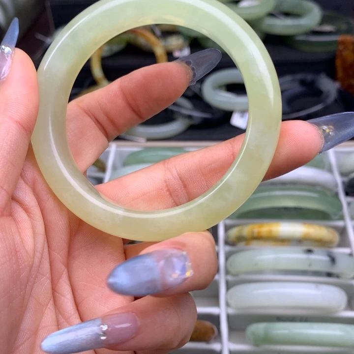 蛇纹石玉未镶嵌手镯562