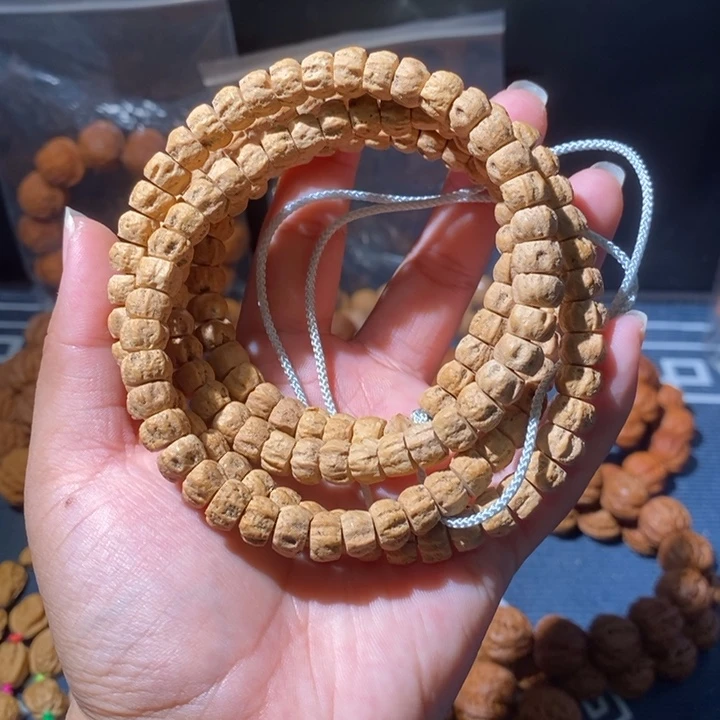 手串文玩核桃……47