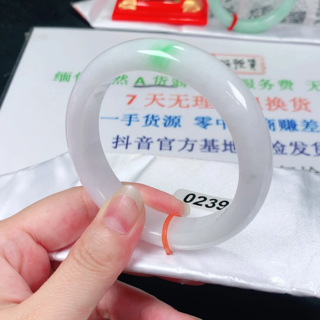 翡翠手镯未镶嵌0239
