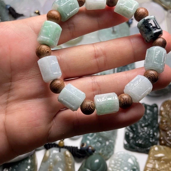 翡翠未镶嵌颈饰六字真言92