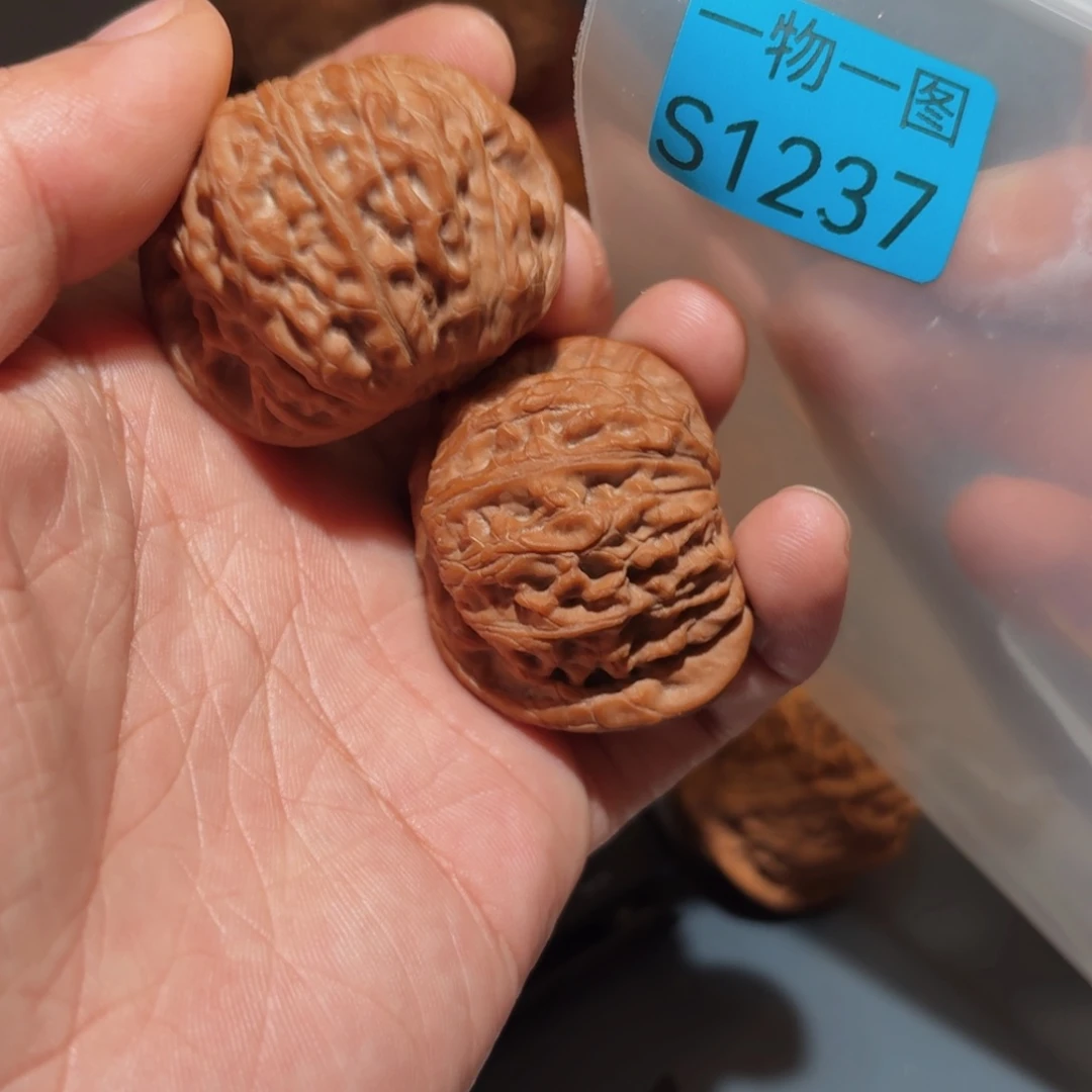 文玩核桃吊坠学麒麟