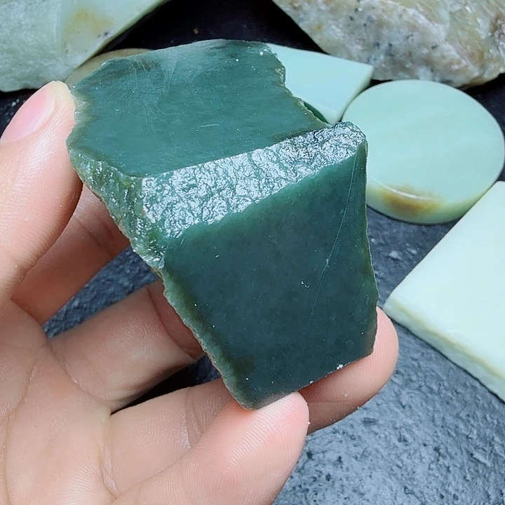 和田玉（糖玉）未镶嵌珠宝奇石