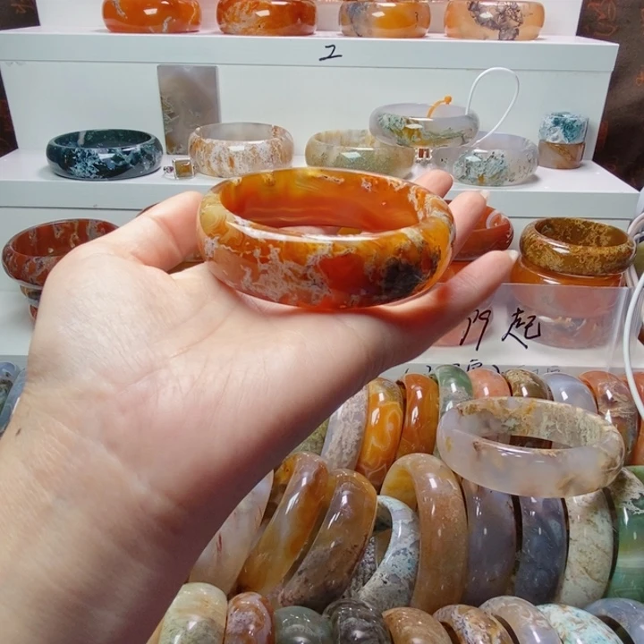 玛瑙/玉髓手镯未镶嵌宸*