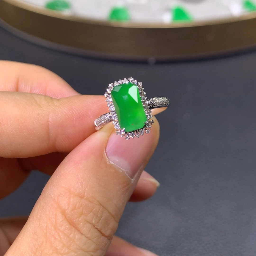 翡翠戒指18K金镶嵌翡翠