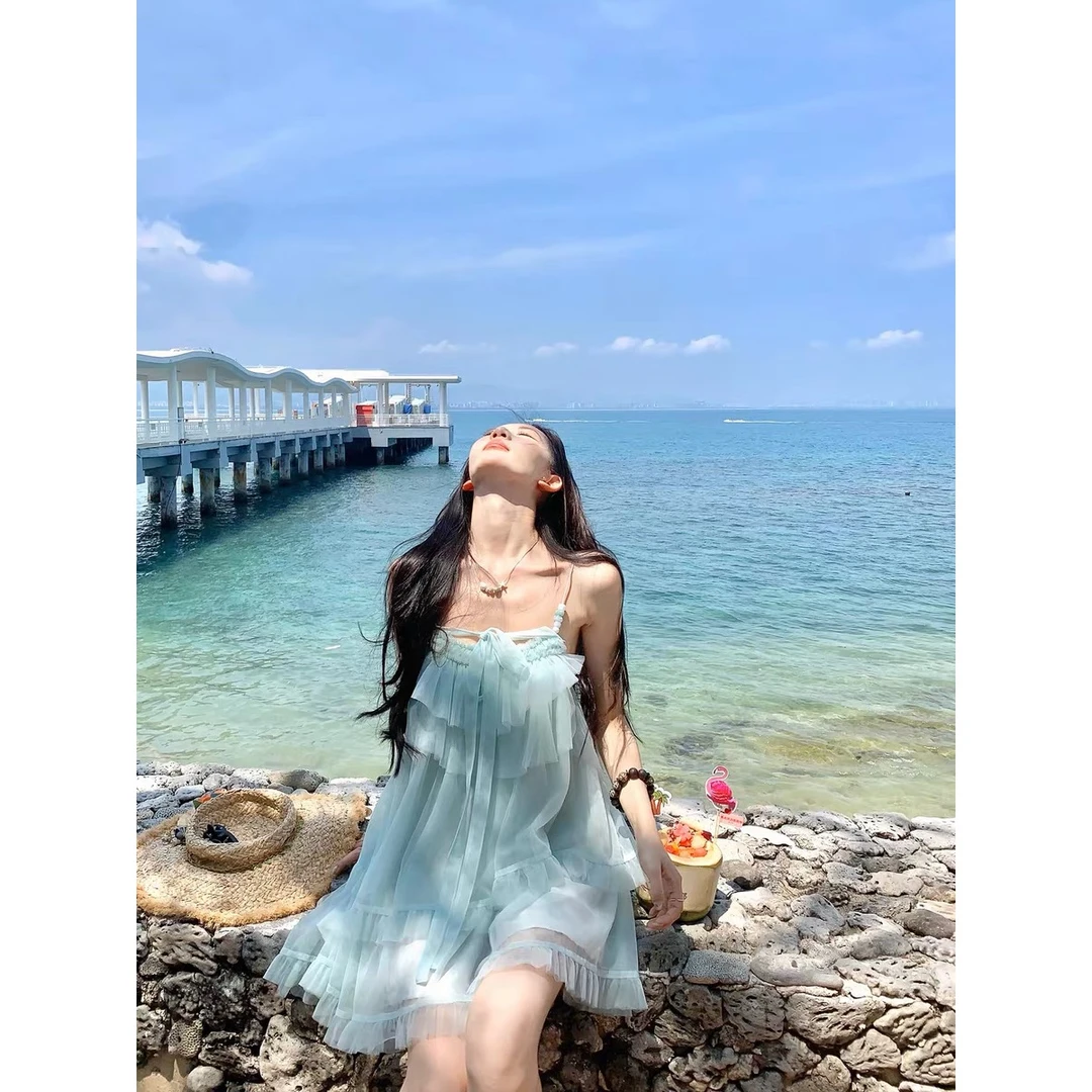 海边度假风露背吊带连衣裙女小个子甜辣妹荷叶边无袖蛋糕短裙夏季