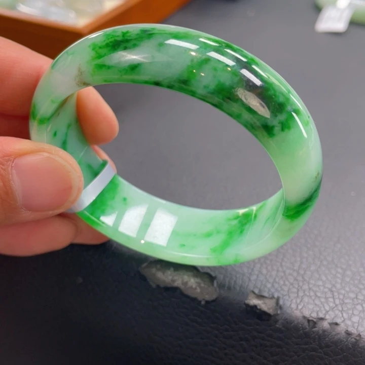 翡翠未镶嵌手镯（贵妃镯）缅甸翡翠