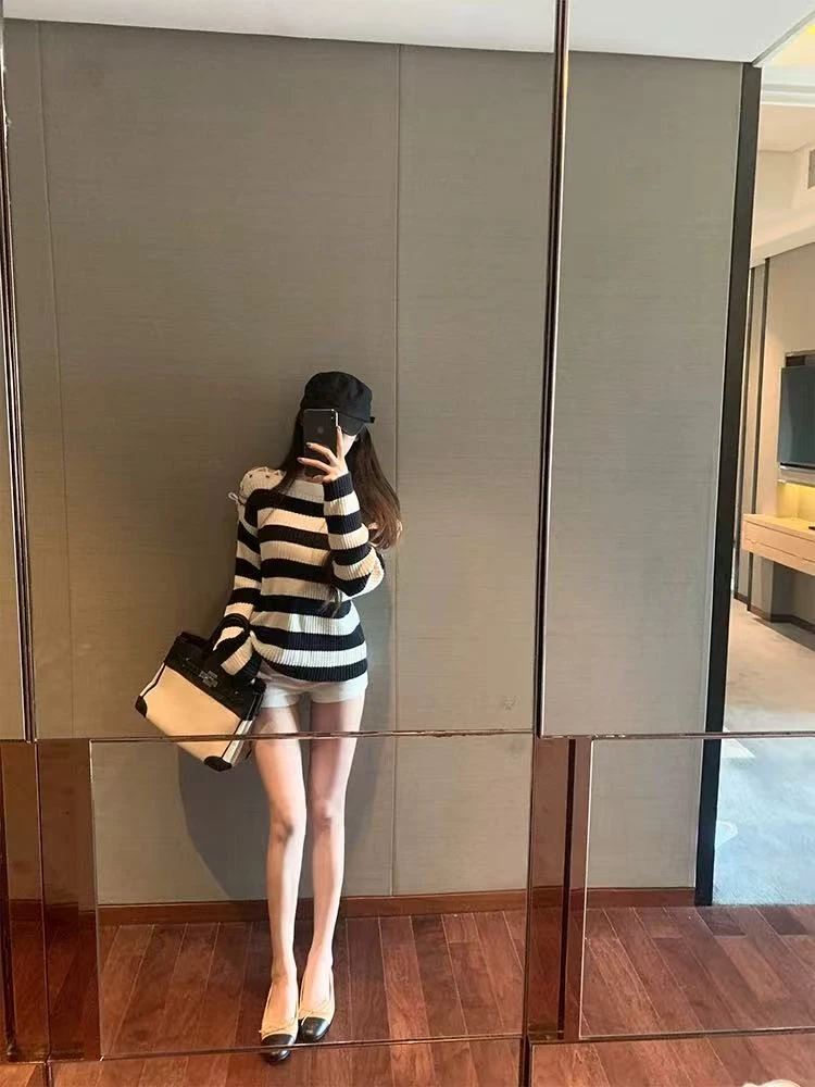 梦梦 MENGMENG｛秋季宽松百搭撞色绑带露肩条纹毛衣}