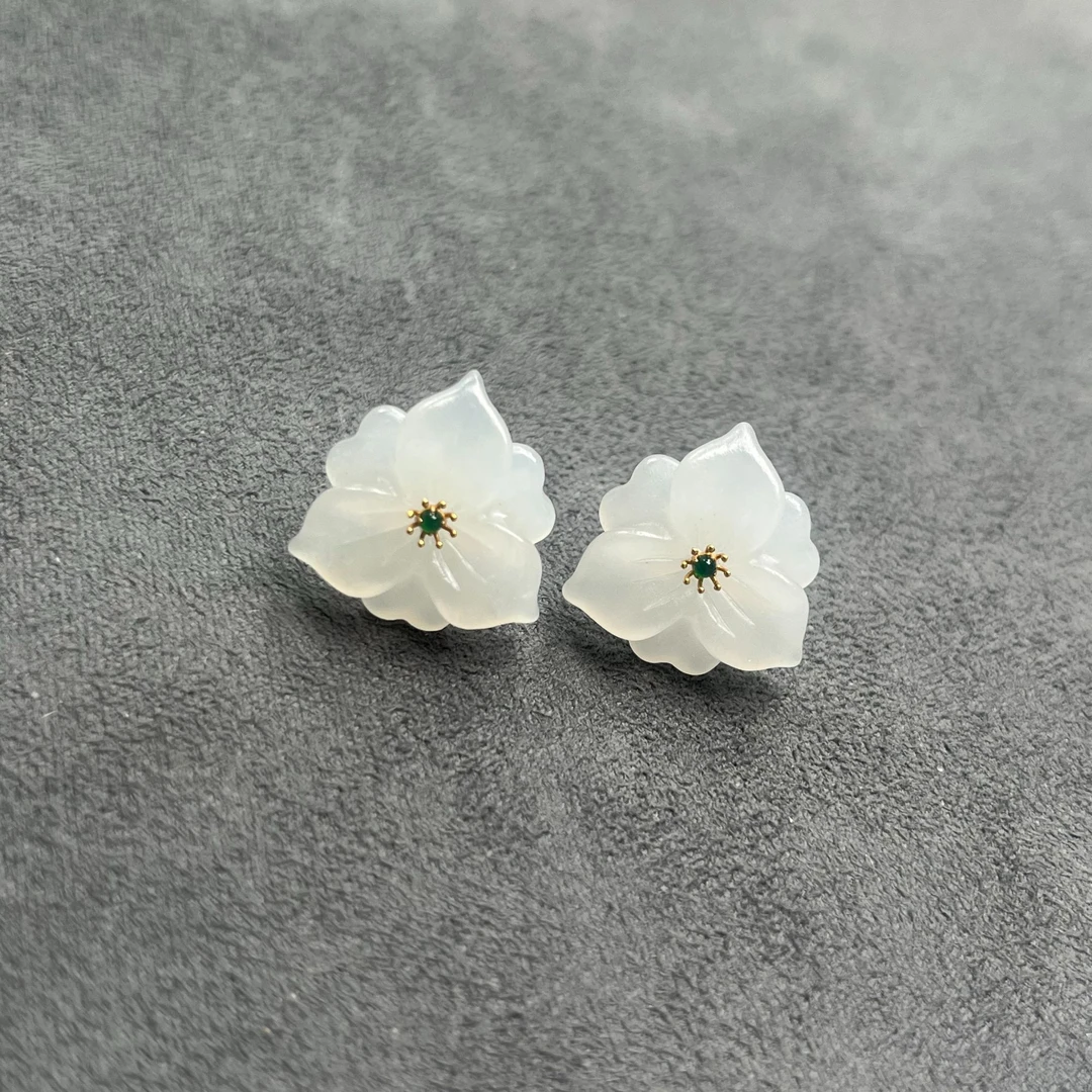 18k金镶和田白玉精美莲花耳钉【尺寸18厚度5.6】