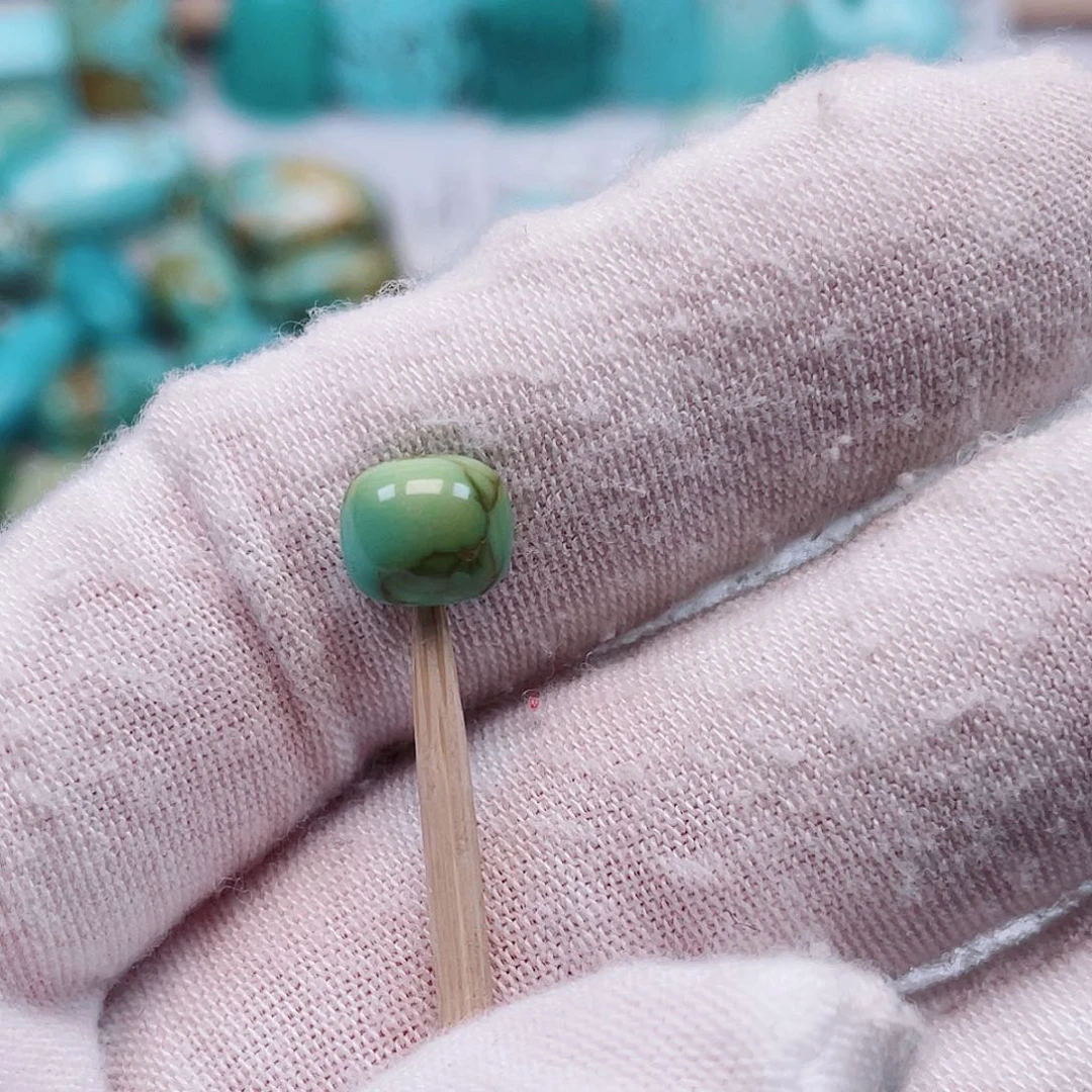 绿松石未镶嵌配饰行*