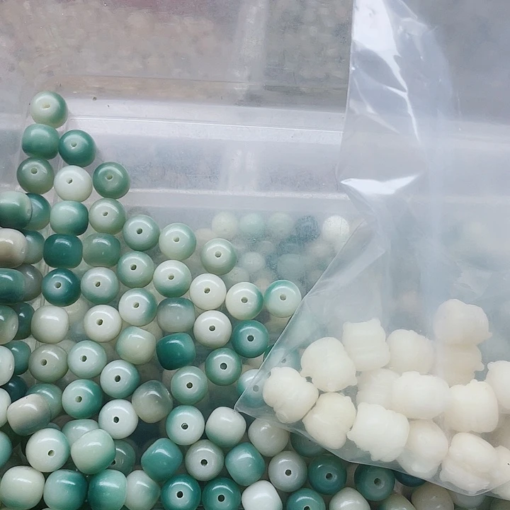 天***》白玉菩提吊坠瑕疵招财猫30颗绿飘花桶110颗
