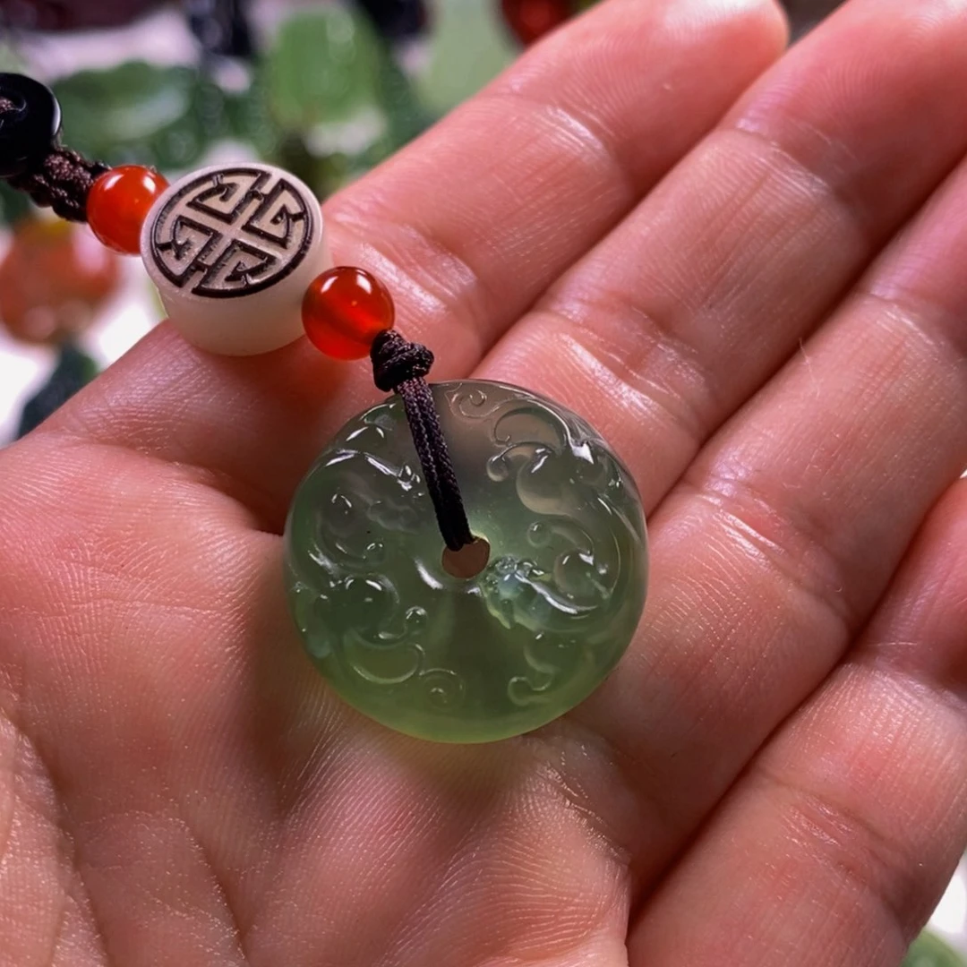 蛇纹石玉颈饰未镶嵌