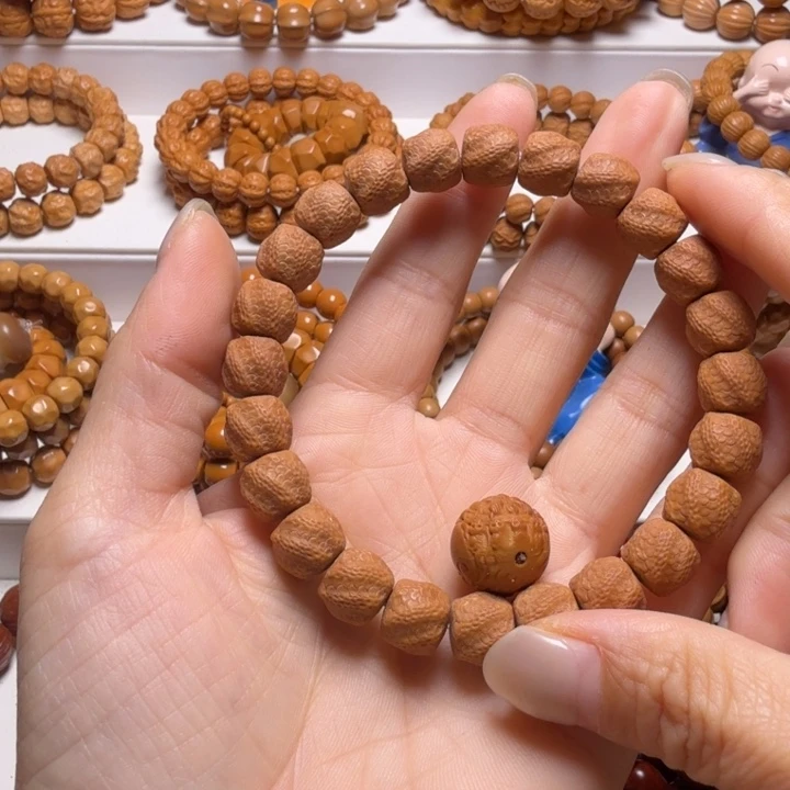 M***°吊坠猴头核桃灵蛇