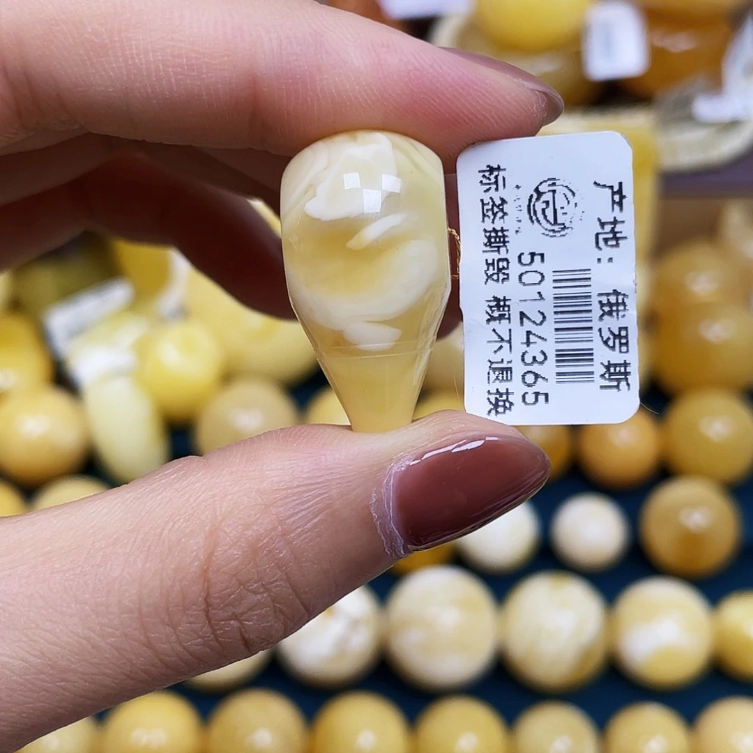 未镶嵌琥珀珠宝奇石26.5*14.1mm.三通.瑕