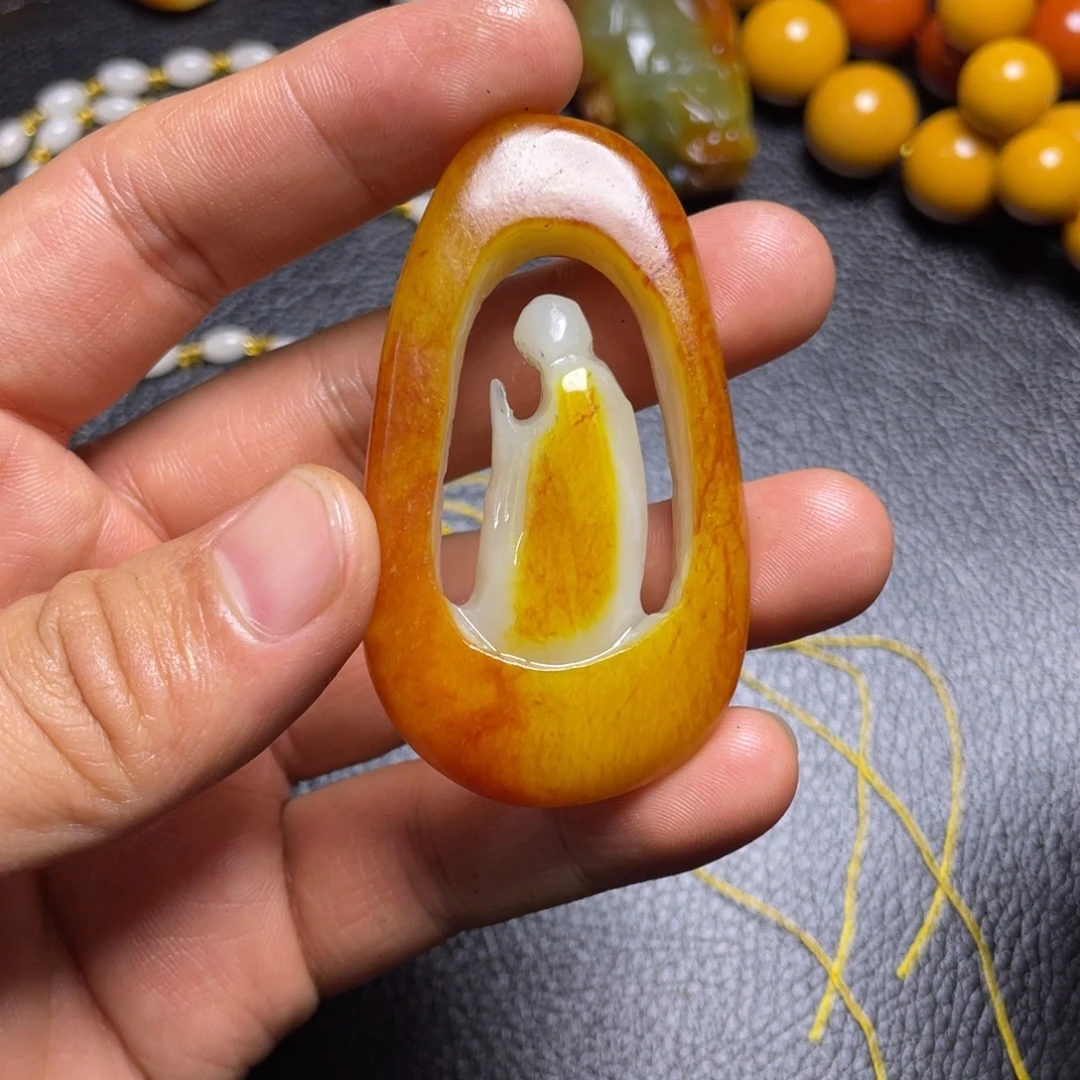 彪***哥和田玉未镶嵌颈饰