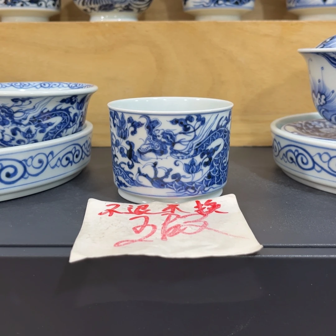 手绘仿元缠枝铠甲龙容天杯
